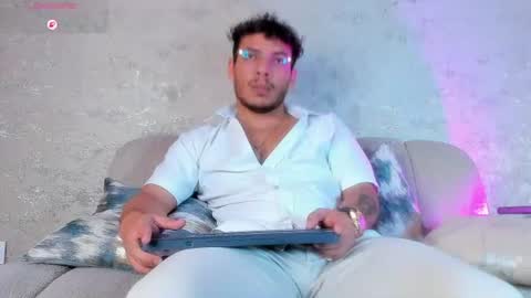 Snapshot of oliverwyse chatting on 1, 7, 2026 Oliver online show from 1, 7, 2026