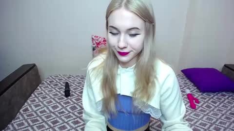 olivia_graceee online show from 10, 3, 2025