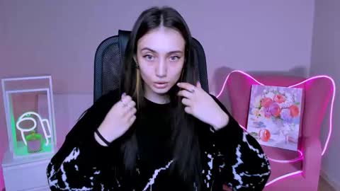 Snapshot of olivia_norton_ chatting on 8, 11, 2025 olivia_norton_ online show from 8, 11, 2025