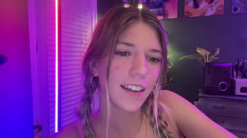Snapshot of oliviahansleyy chatting on 4, 12, 2024 Olivia online show from 4, 12, 2024