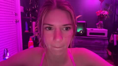 Snapshot of oliviahansleyy chatting on 15, 2, 2025 Olivia online show from 15, 2, 2025