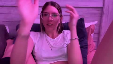 Snapshot of oliviahansleyy chatting on 6, 3, 2025 Olivia online show from 6, 3, 2025