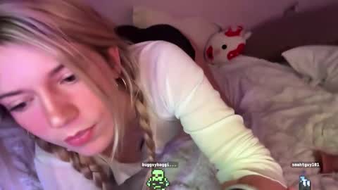 Snapshot of oliviahansleyy chatting on 12, 11, 2025 Olivia online show from 12, 11, 2025