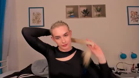 oliviaBeauty online show from 15, 4, 2026