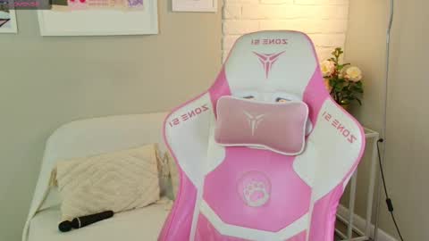Snapshot of oliviakindes chatting on 8, 10, 2025 Olivia online show from 8, 10, 2025