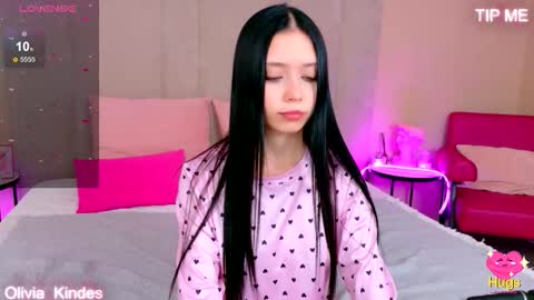 Snapshot of oliviakindes chatting on 15, 10, 2025 Olivia online show from 15, 10, 2025