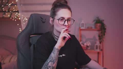 Snapshot of oliviamcclean chatting on 13, 1, 2026 Liv online show from 13, 1, 2026