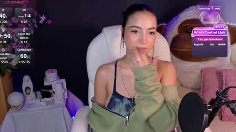 Snapshot of oliviamcneill chatting on 7, 2, 2025 Olivia Mcneill online show from 7, 2, 2025
