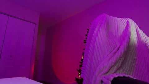 Olivia Owens online show from 3, 12, 2024