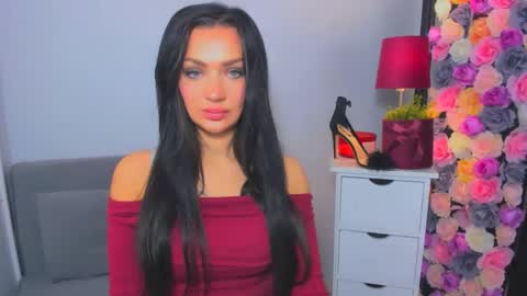 Snapshot of oliviawomen chatting on 8, 11, 2025 OliviaWomen online show from 8, 11, 2025