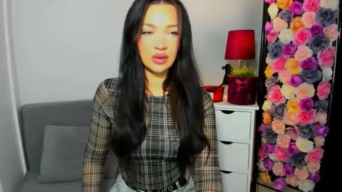 Snapshot of oliviawomen chatting on 23, 11, 2025 OliviaWomen online show from 23, 11, 2025