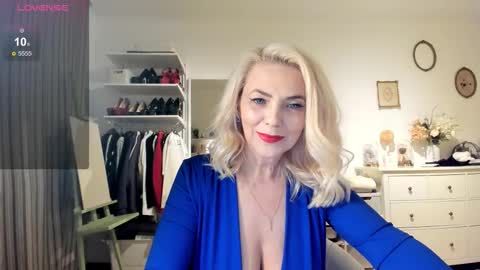 ollalla7 online show from 13, 9, 2025