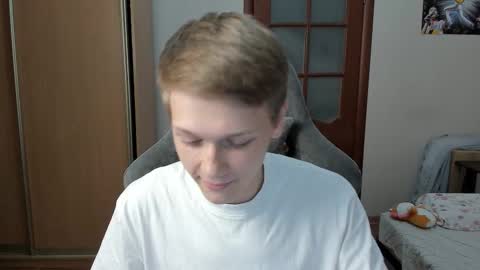 Snapshot of olvr_zoolander chatting on 11, 10, 2025 Oliver and Mira online show from 11, 10, 2025