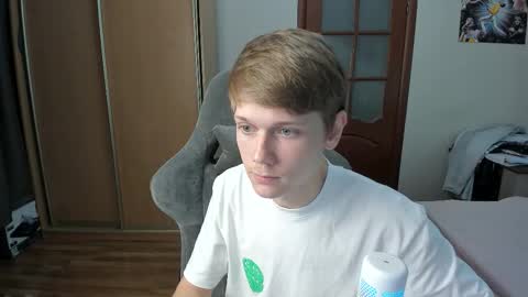 Snapshot of olvr_zoolander chatting on 17, 11, 2025 Oliver and Mira online show from 17, 11, 2025