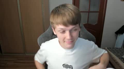 Snapshot of olvr_zoolander chatting on 25, 11, 2025 Oliver and Mira online show from 25, 11, 2025