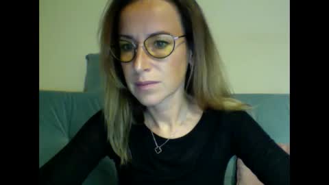 Snapshot of olyra11 chatting on 16, 12, 2025 olyra11 online show from 16, 12, 2025