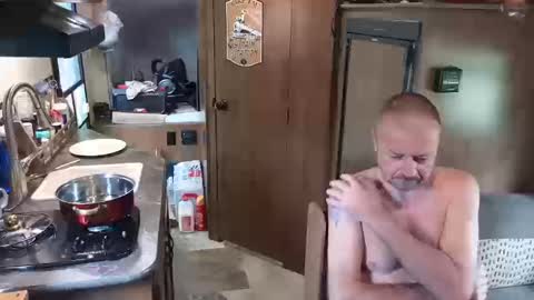 Snapshot of omfgy chatting on 25, 9, 2025 Norm online show from 25, 9, 2025