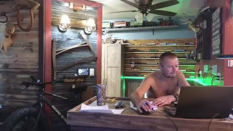 Snapshot of omfgy chatting on 13, 10, 2025 Norm online show from 13, 10, 2025