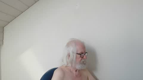 Snapshot of onanister chatting on 25, 6, 2026 Somewhere over the rainbow online show from 25, 6, 2026
