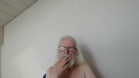 Snapshot of onanister chatting on 4, 7, 2026 Somewhere over the rainbow online show from 4, 7, 2026