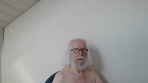Snapshot of onanister chatting on 6, 7, 2026 Somewhere over the rainbow online show from 6, 7, 2026