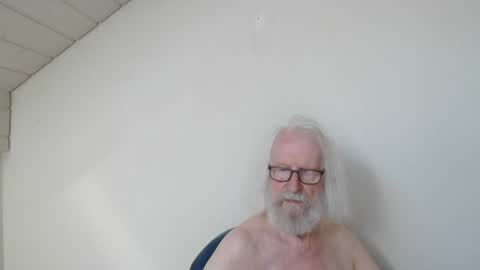 Snapshot of onanister chatting on 8, 7, 2026 Somewhere over the rainbow online show from 8, 7, 2026
