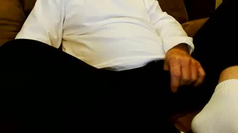 Snapshot of onehanglow chatting on 27, 11, 2025 Butch online show from 27, 11, 2025