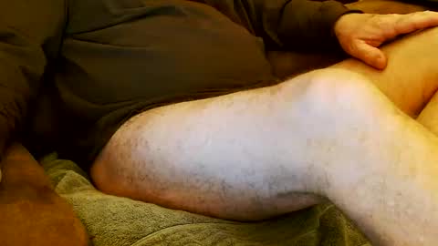 Snapshot of onehanglow chatting on 19, 12, 2025 Butch online show from 19, 12, 2025