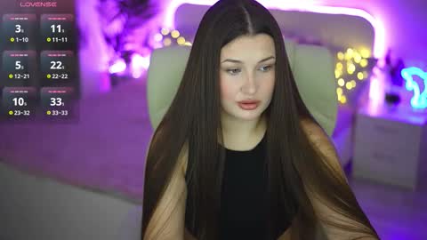 L A Y A online show from 15, 9, 2025