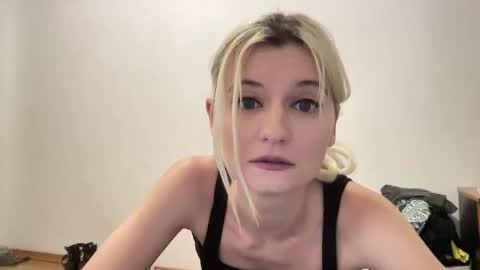 Snapshot of onika_cox chatting on 29, 5, 2026 Onika online show from 29, 5, 2026