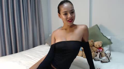 Lily Peach  -   online show from 24, 2, 2025