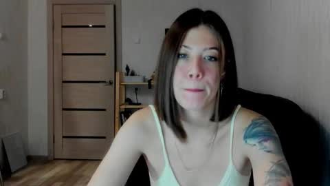 Snapshot of oops_britney chatting on 17, 12, 2025 Britney online show from 17, 12, 2025