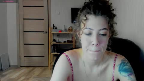 Snapshot of oops_britney chatting on 7, 1, 2026 Britney online show from 7, 1, 2026