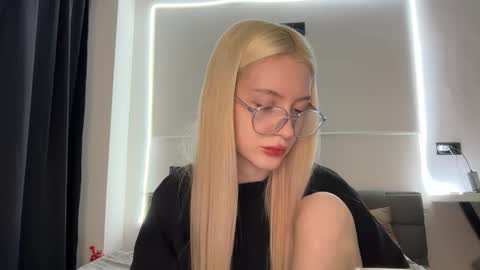 Bella and John online show from 13, 11, 2025