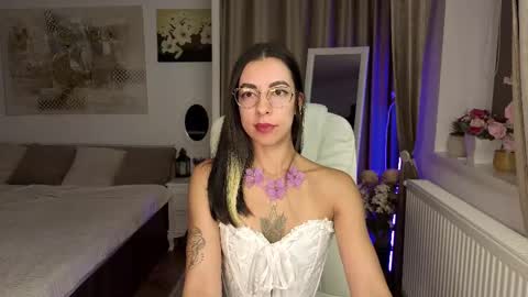 Eve Voss online show from 7, 10, 2025