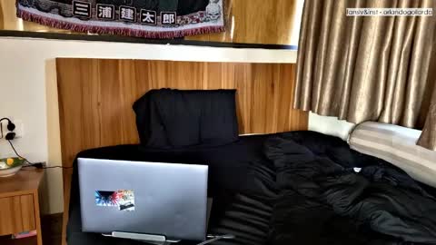 Fansly and Instagram -  online show from 29, 3, 2026