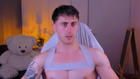 Snapshot of oscar_miller_ chatting on 13, 11, 2025 Oscar online show from 13, 11, 2025