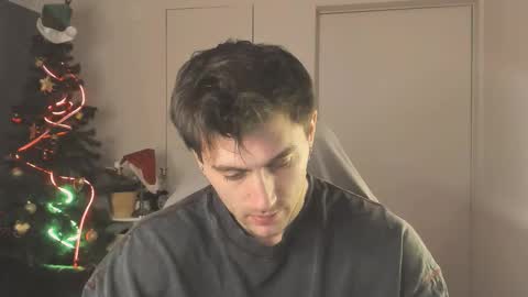 Snapshot of oscar_miller_ chatting on 19, 12, 2025 Oscar online show from 19, 12, 2025