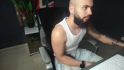 Snapshot of oscarwills chatting on 15, 6, 2026 OscarWills online show from 15, 6, 2026