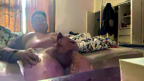 Snapshot of oskaradam02 chatting on 12, 1, 2025 Oskar A. online show from 12, 1, 2025