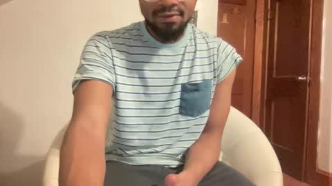 Snapshot of outofhisleague_ chatting on 14, 4, 2026 outofhisleague_ online show from 14, 4, 2026