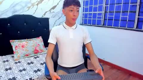 Snapshot of owen_sexy25 chatting on 17, 9, 2025 sexy owen online show from 17, 9, 2025