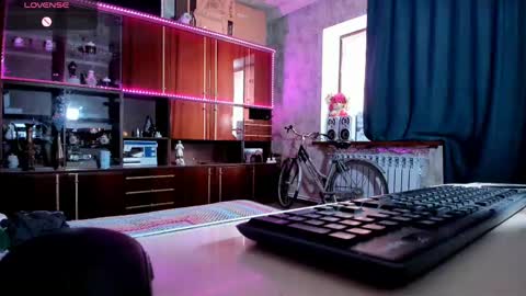 Ella online show from 21, 2, 2025