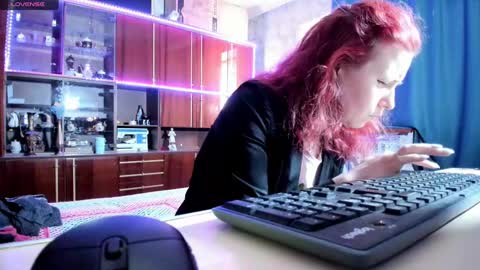 Ella online show from 1, 3, 2025