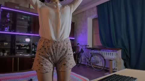 Ella online show from 3, 6, 2026