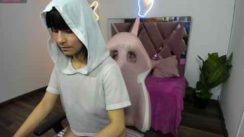 Snapshot of palmerfox_tay chatting on 12, 1, 2025 palmerfox_tay online show from 12, 1, 2025