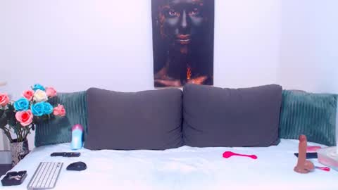 PAMEL ISSY online show from 18, 1, 2025