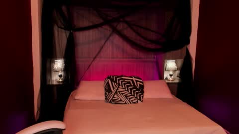 Snapshot of pamelaascott chatting on 25, 11, 2025 P A M online show from 25, 11, 2025