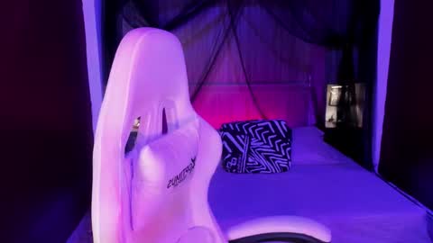 Snapshot of pamelaascott chatting on 27, 11, 2025 P A M online show from 27, 11, 2025