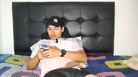 Paola 23 and Andres 25 online show from 20, 1, 2025